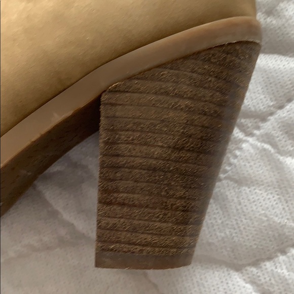 Boots - Picture 4 of 8